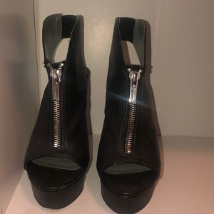 H By Halston Black 6inch Leather Zip Up Pumps